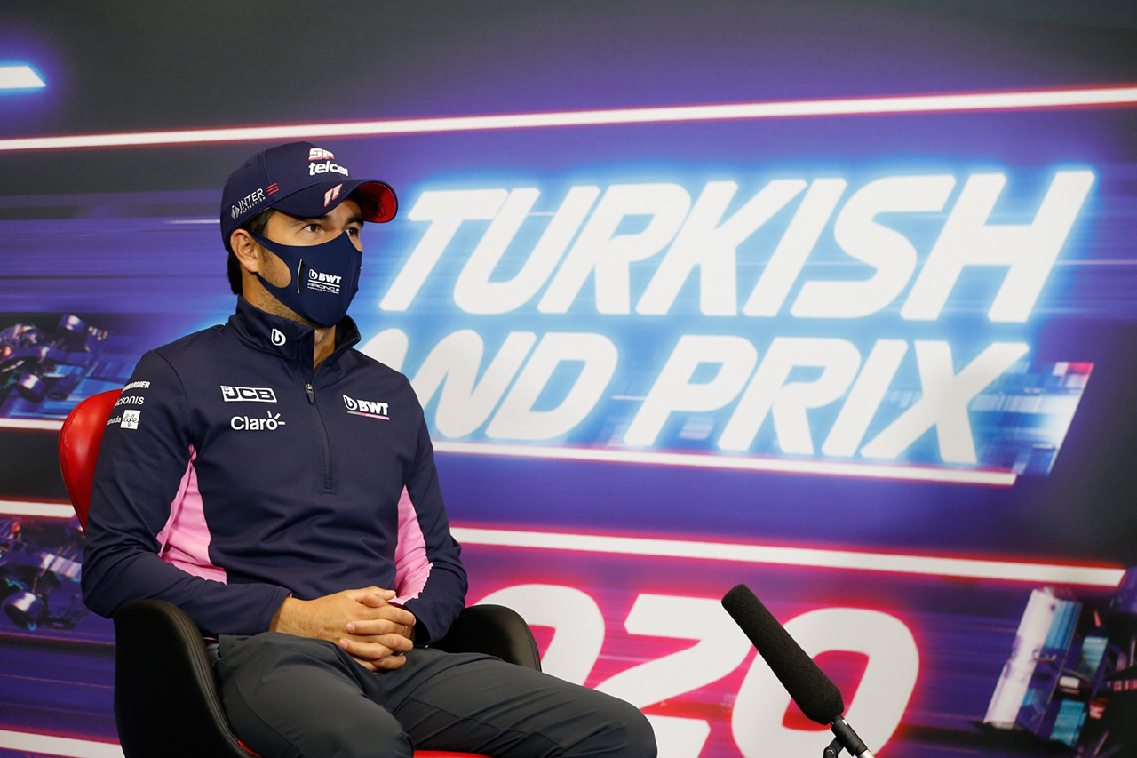 セルジオ・ペレス、レッドブルF1の決断の遅れに「サバティカルも選択肢」