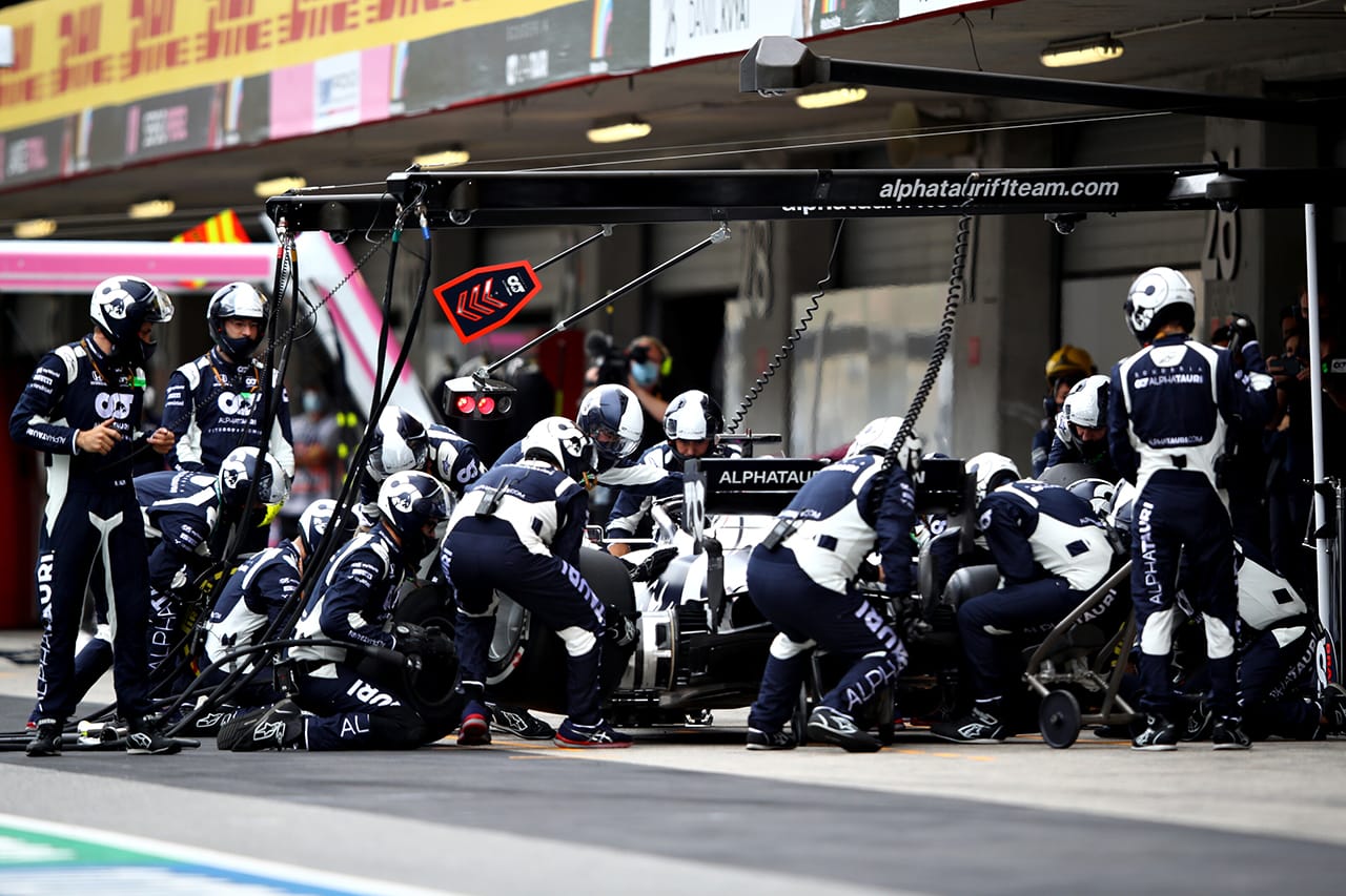 FIA、ダニール・クビアトのシートベルトの安全上の問題を調査