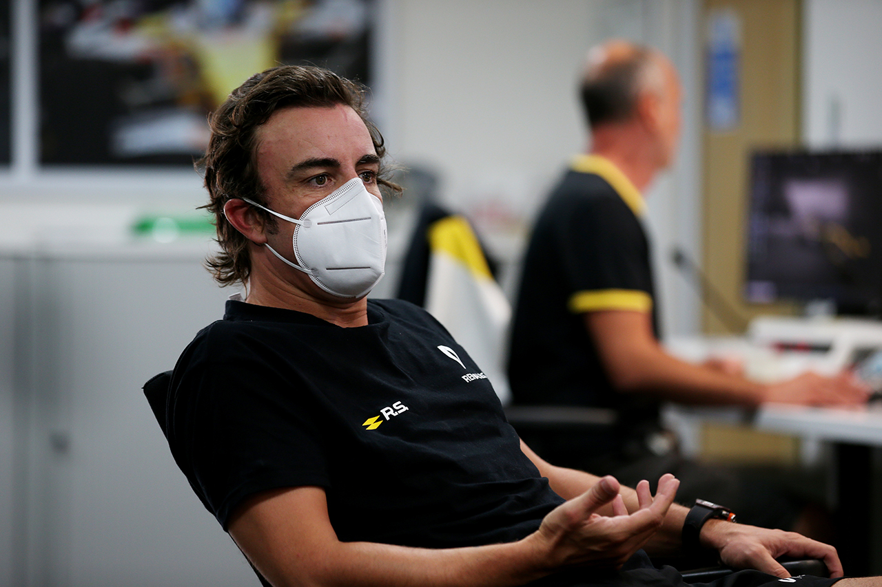 フェルナンド・アロンソ、ルノーF1代表の既読スルーに愚痴