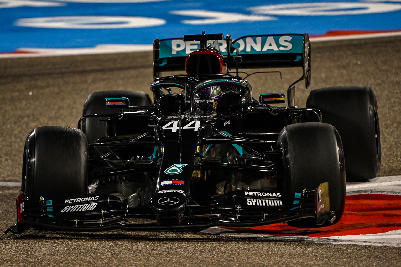 F1バーレーンGP フリー走行2回目 結果：メルセデスのハミルトンが首位