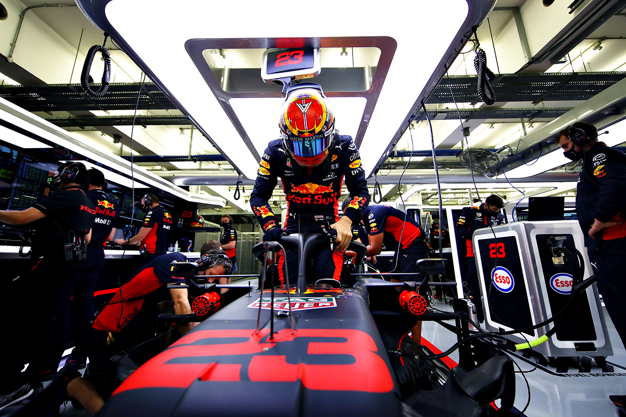 レッドブル・ホンダF1、アレクサンダー・アルボンのシャシーを交換