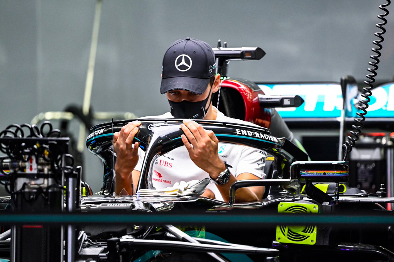 ラッセル、メルセデスのF1マシンに合わせて1サイズ小さなシューズを着用