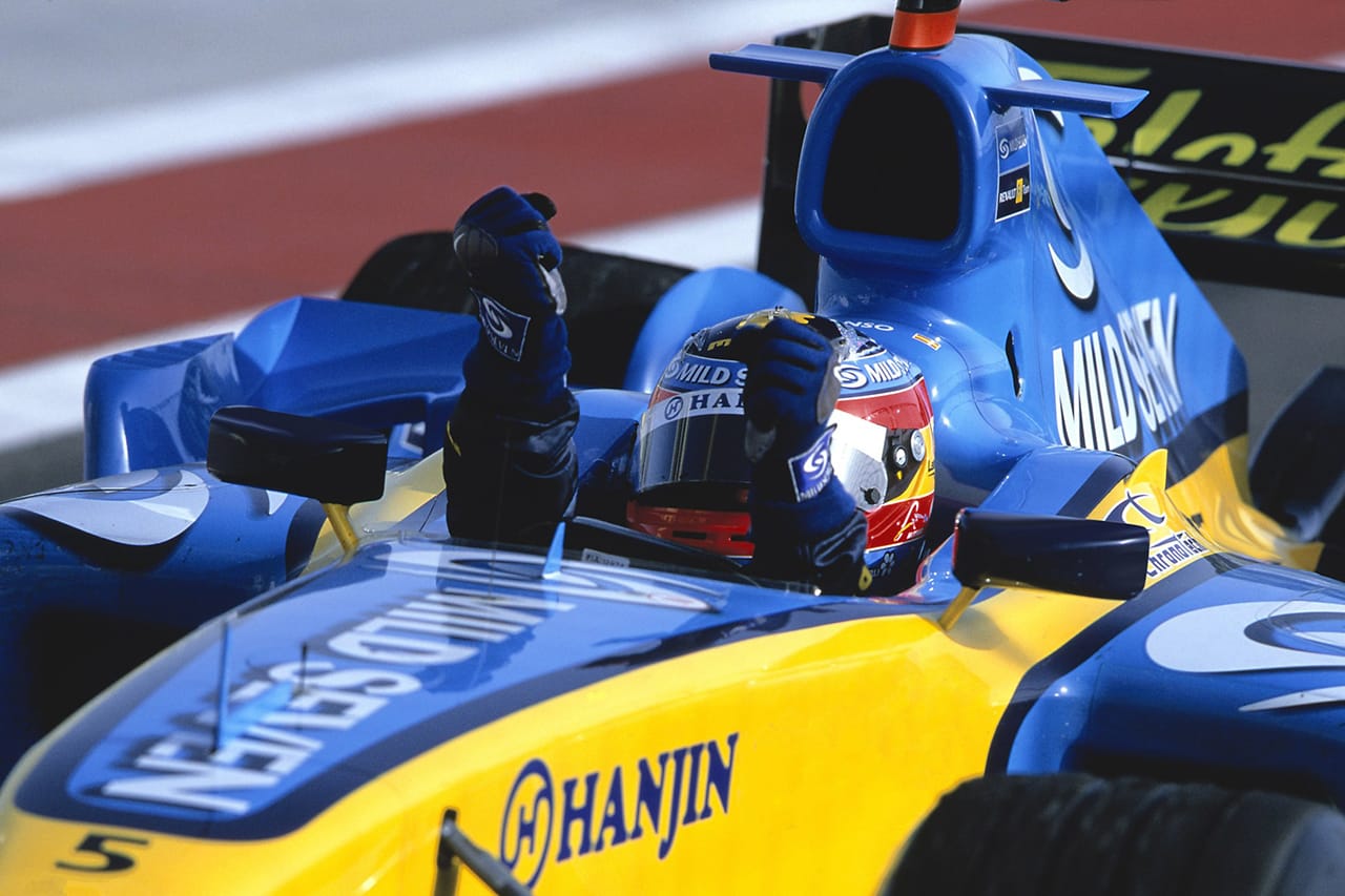ルノーF1チームとして最後のレース。RS25でアロンソがデモ走行
