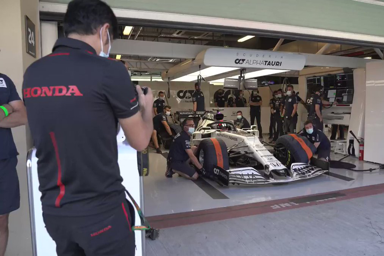 【動画】 角田裕毅、アルファタウリ・ホンダ AT01で走行を開始
