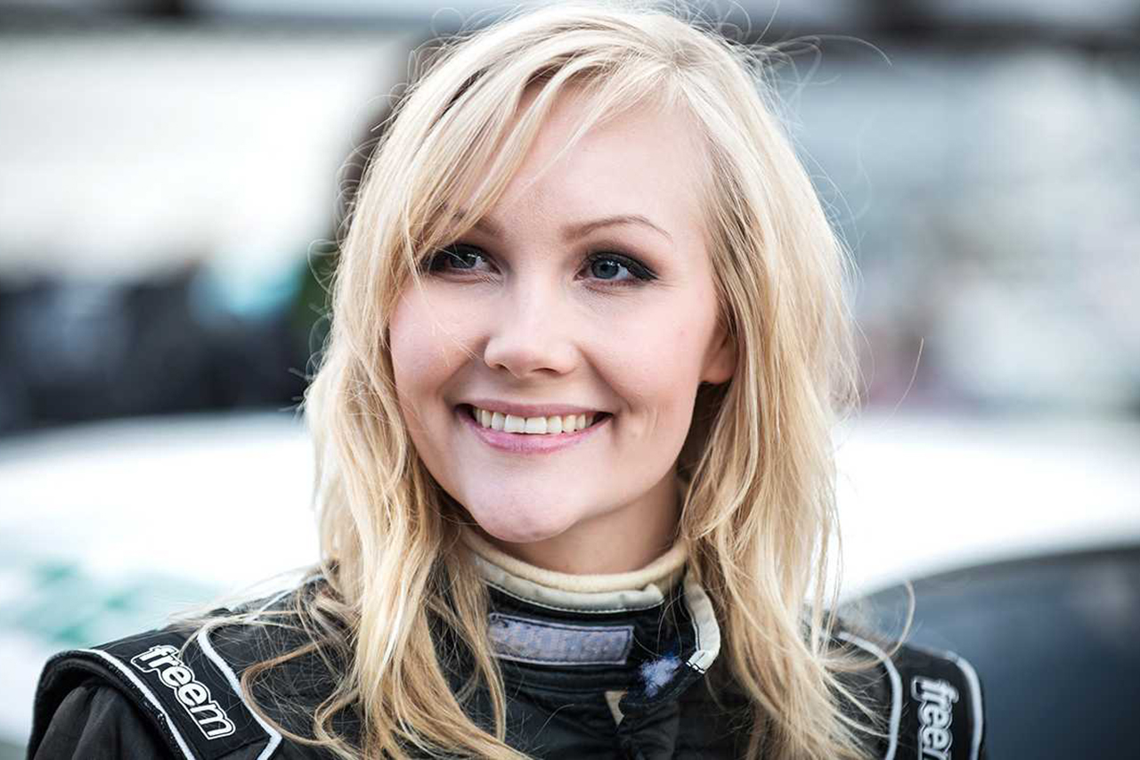 女性ドライバー、レース契約と引き換えにヌード撮影を要求された屈辱