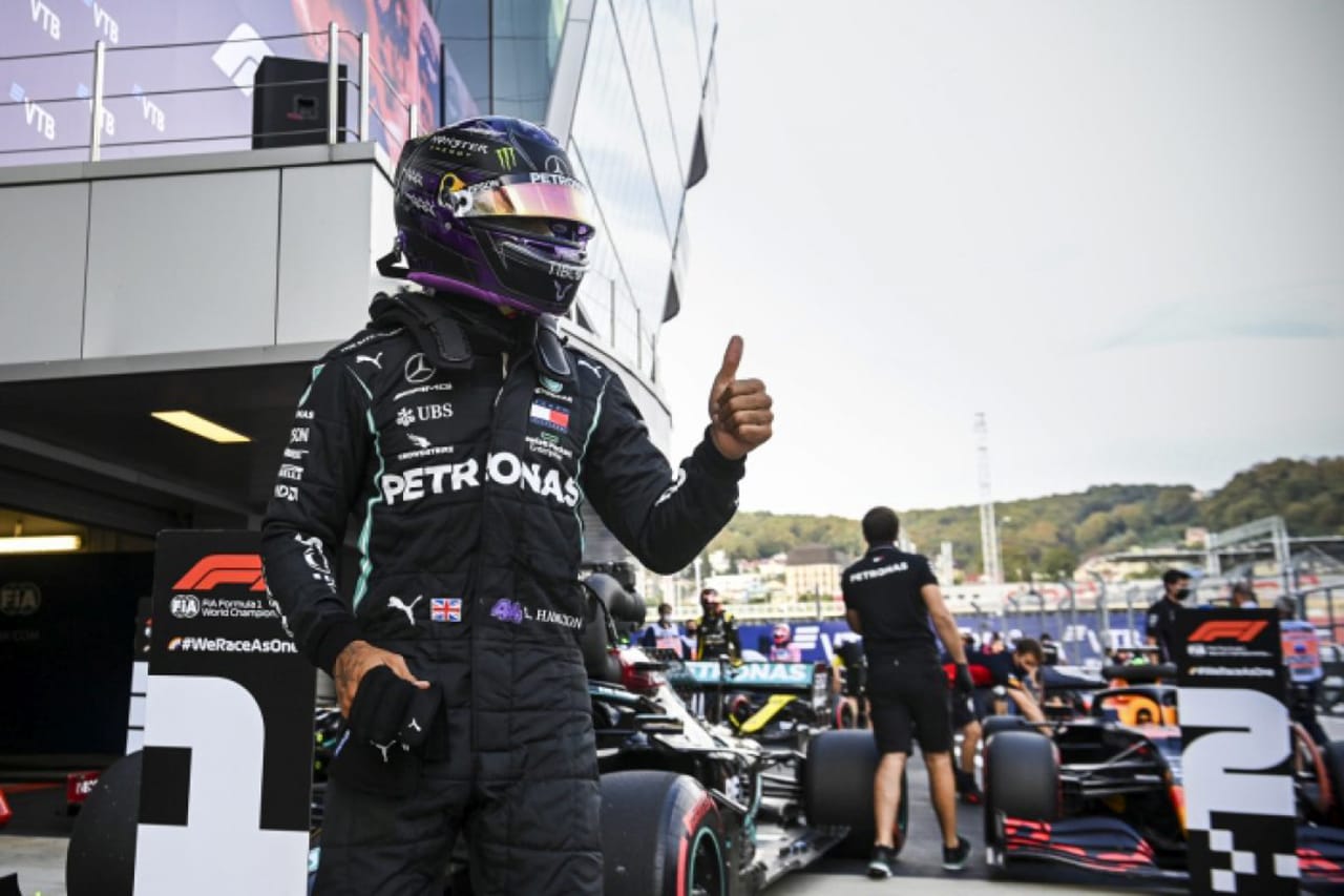 ルイス・ハミルトンとメルセデスF1の交渉難航は話題作りのため?