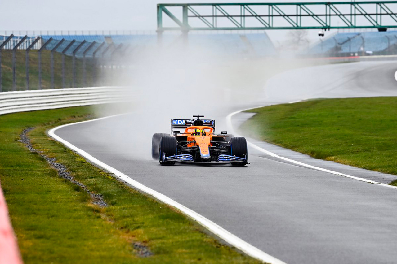 マクラーレンF1、2021年F1マシン『MCL35M』をシェイクダウン