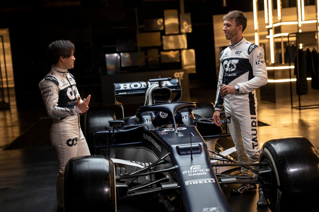 角田裕毅とガスリーがアルファタウリ・ホンダF1 『AT02』を披露