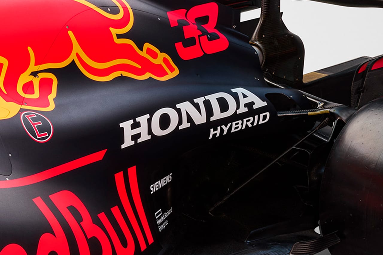 レッドブルF1 RB16B:サイドのHONDAロゴがほぼ直立!衝撃のリア周り