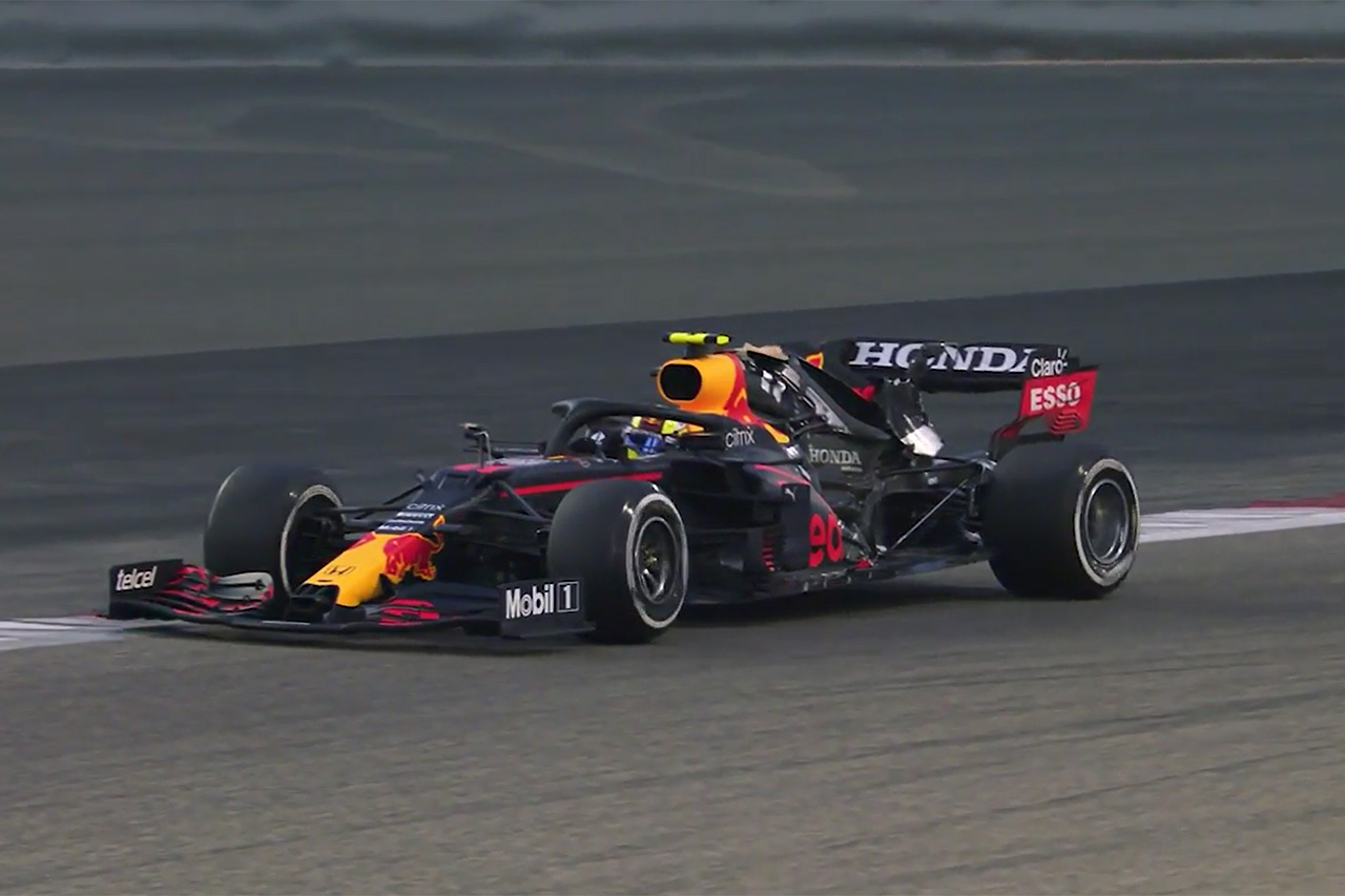 セルジオ・ペレスのエンジンカウル破損でホンダF1エンジンが露出