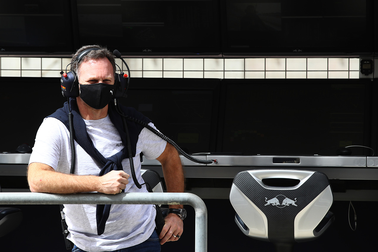 レッドブルF1代表 「メルセデスはスポットライトを遠ざけようとしている」