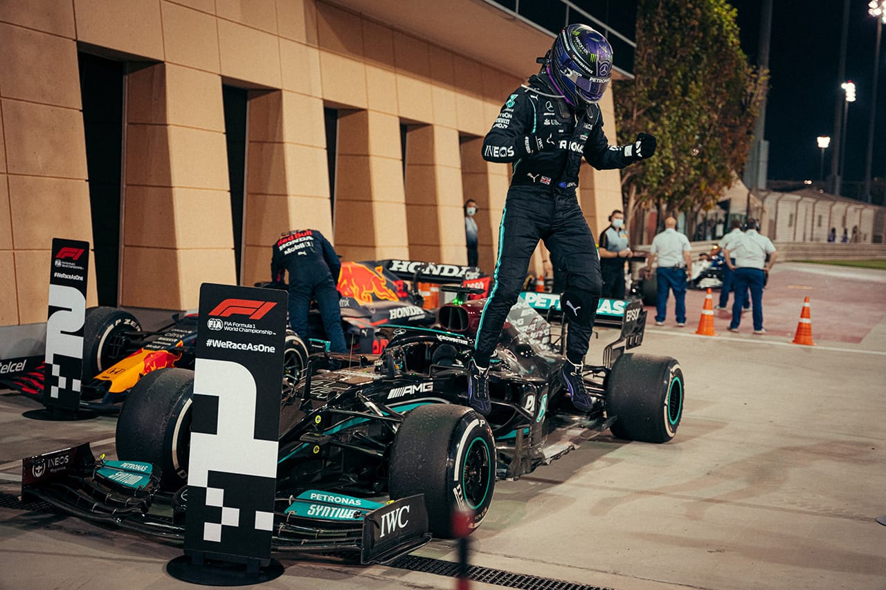 F1バーレーンGP 結果：ルイス・ハミルトン＆メルセデスF1が戦略勝ち