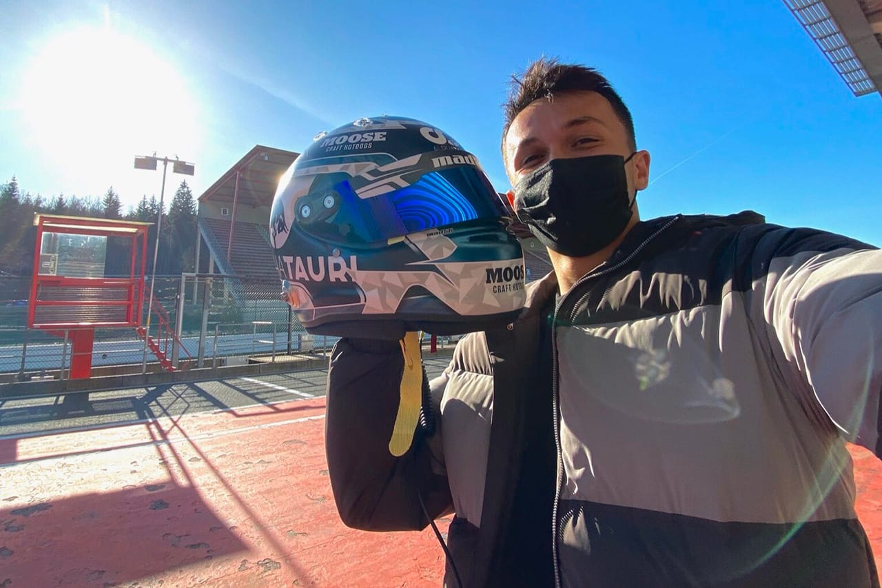 アレクサンダー・アルボン、DTM参戦用のヘルメットを公開