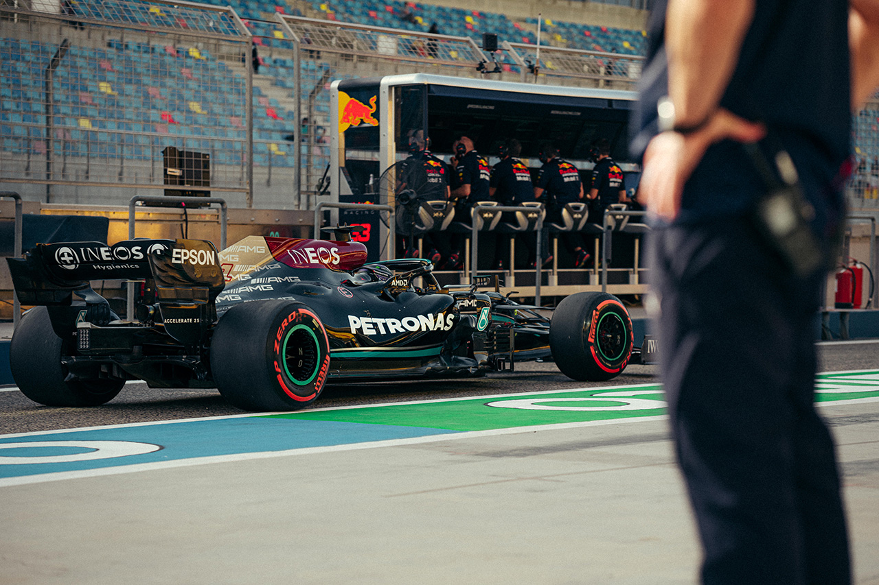 メルセデスF1 「W12のリアを突然3cm持ち上げることはできない」