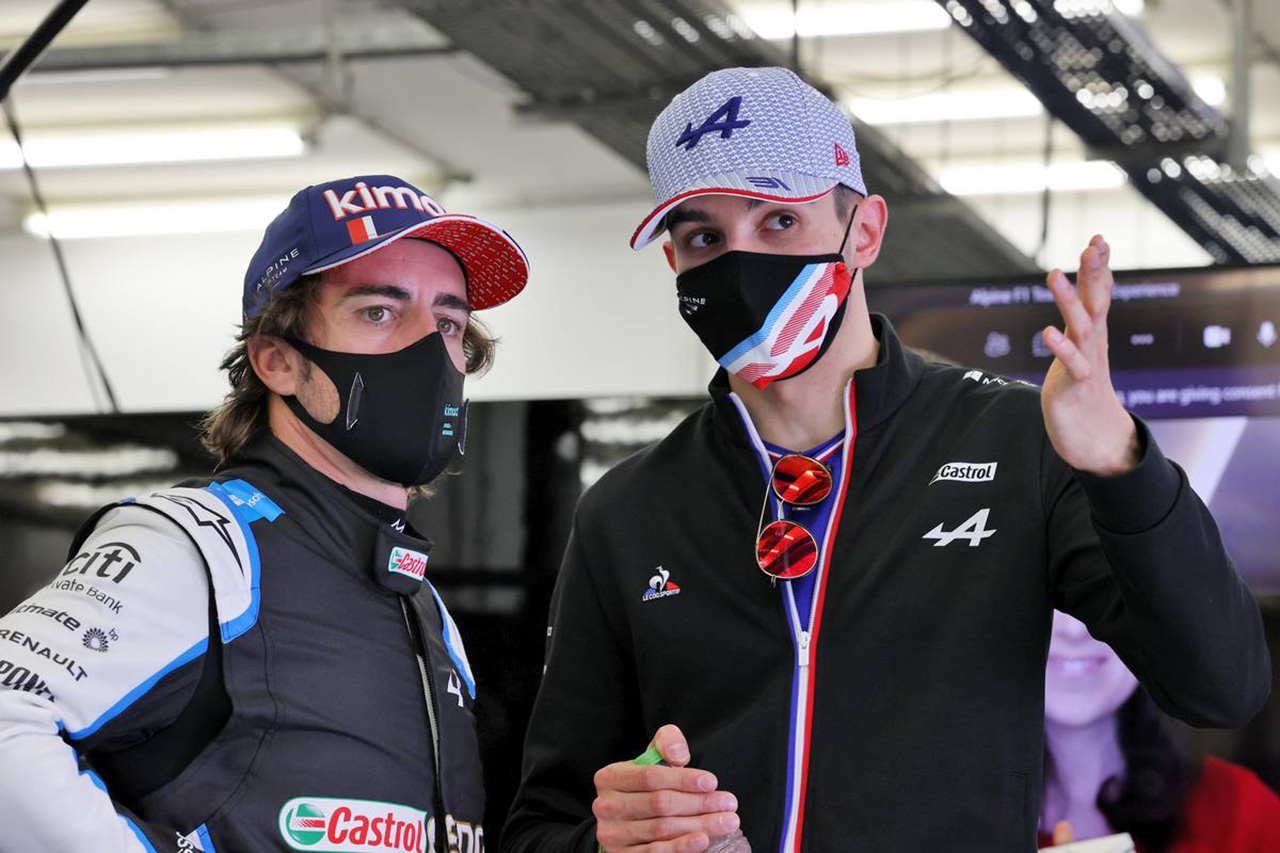 フェルナンド・アロンソ、F1チーム内での“問題児”報道に「笑わせる」