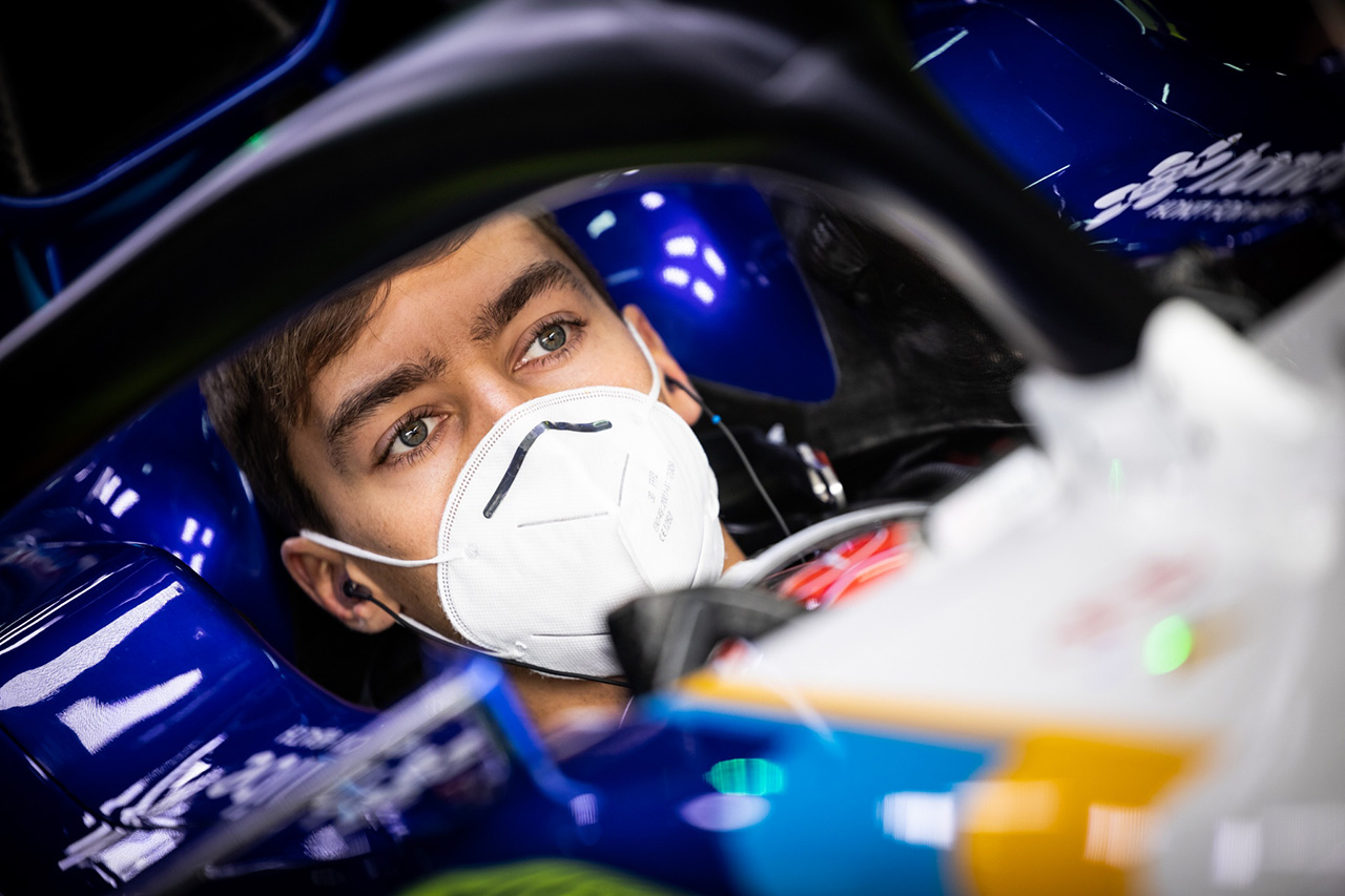 ジョージ・ラッセル、バルテリ・ボッタスとメルセデスF1に謝罪