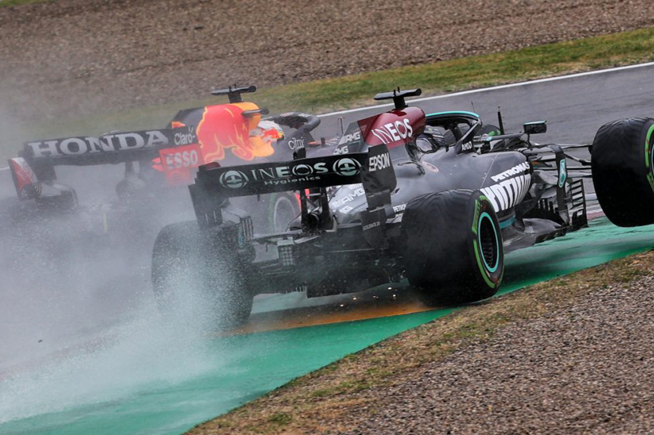 メルセデスF1 「フェルスタッペンとの接触でハミルトンに0.6秒のロス」