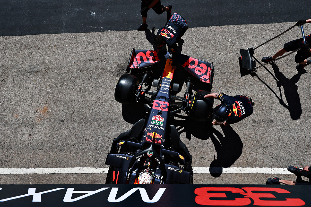 レッドブル・ホンダF1 分析：ミディアムを攻略したメルセデスが優勢