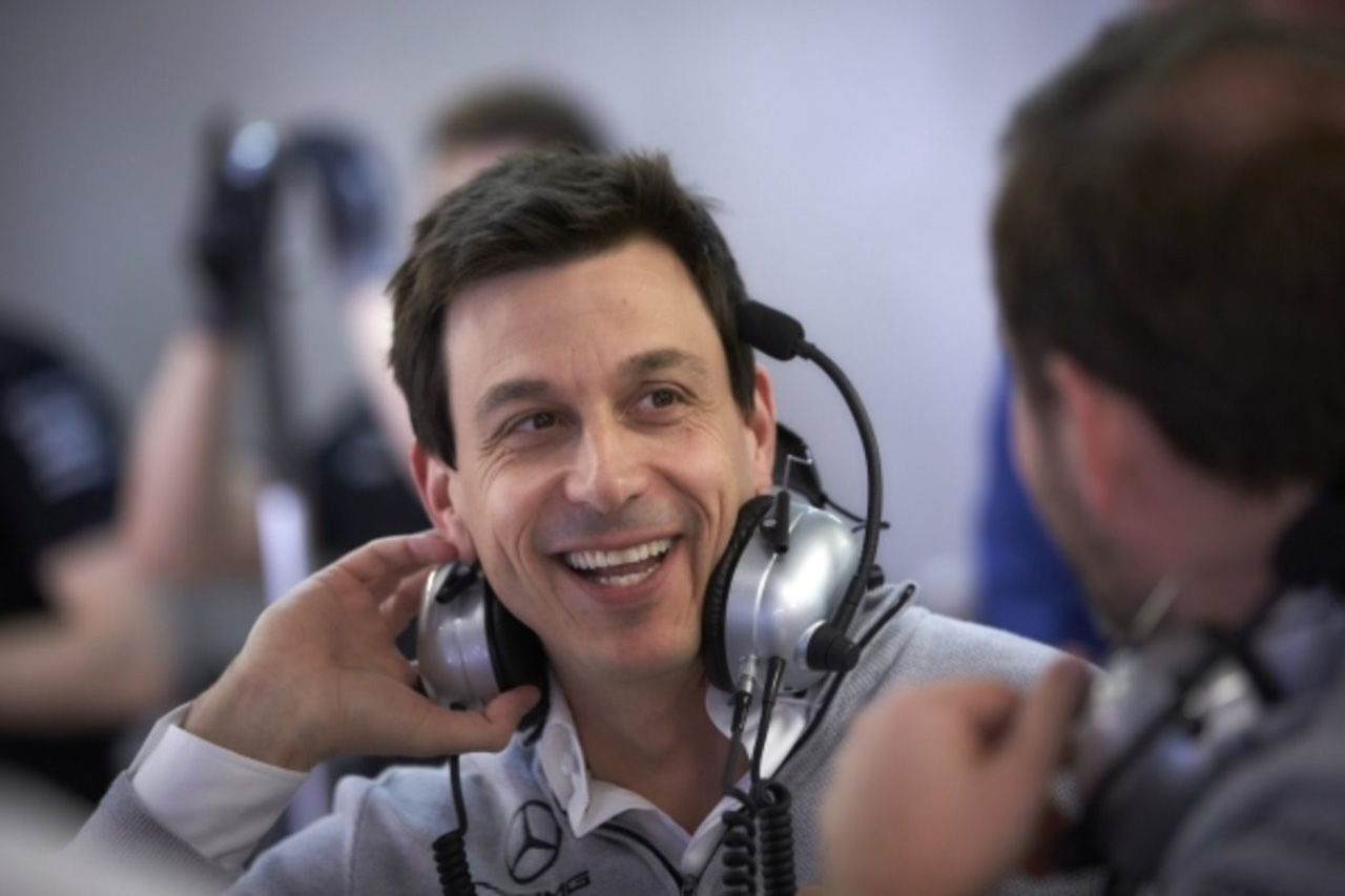 メルセデスF1 「レッドブルに行く何名かは2023年まで仕事を開始できない」