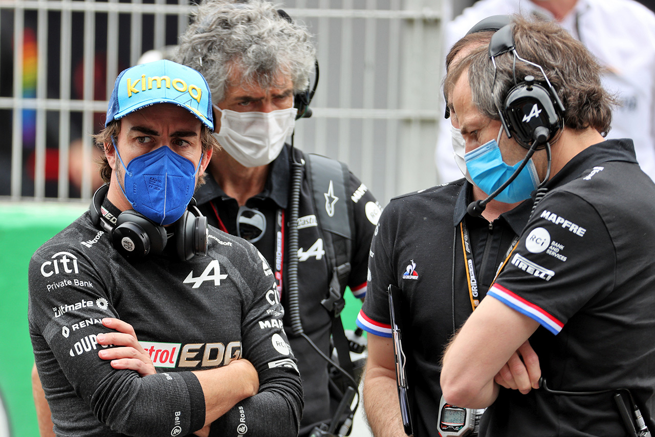 アルピーヌF1 「アロンソがF1復帰にここまで苦労するとは予想外だった」