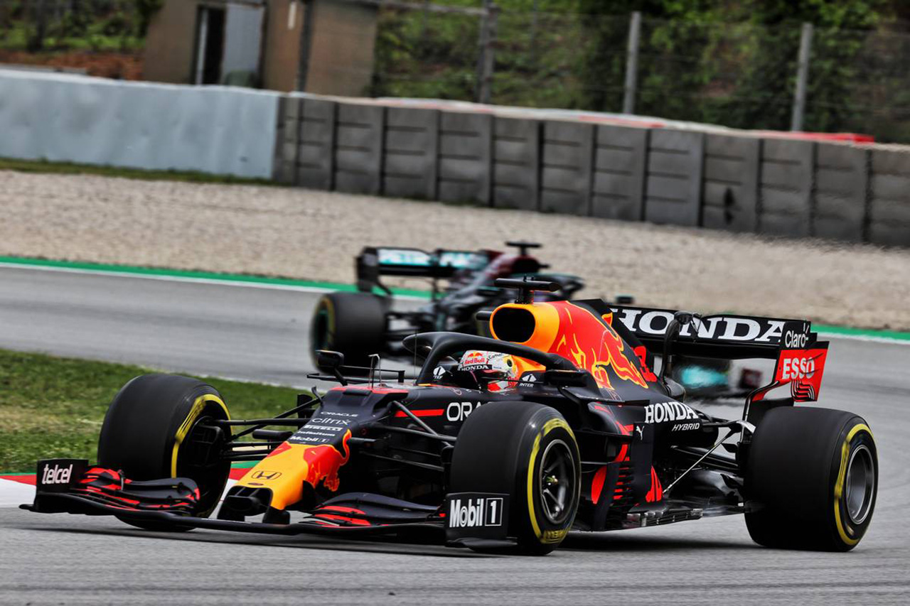メルセデスF1 「レッドブル RB16Bの弱点はリアタイヤのデグラデーション」