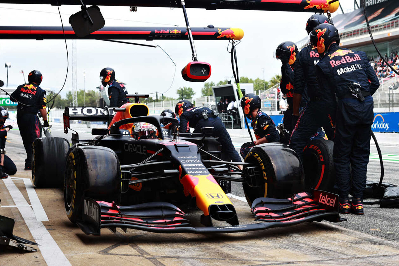 フェルスタッペンのF1スペインGPでのピットミスは何故起こったのか?