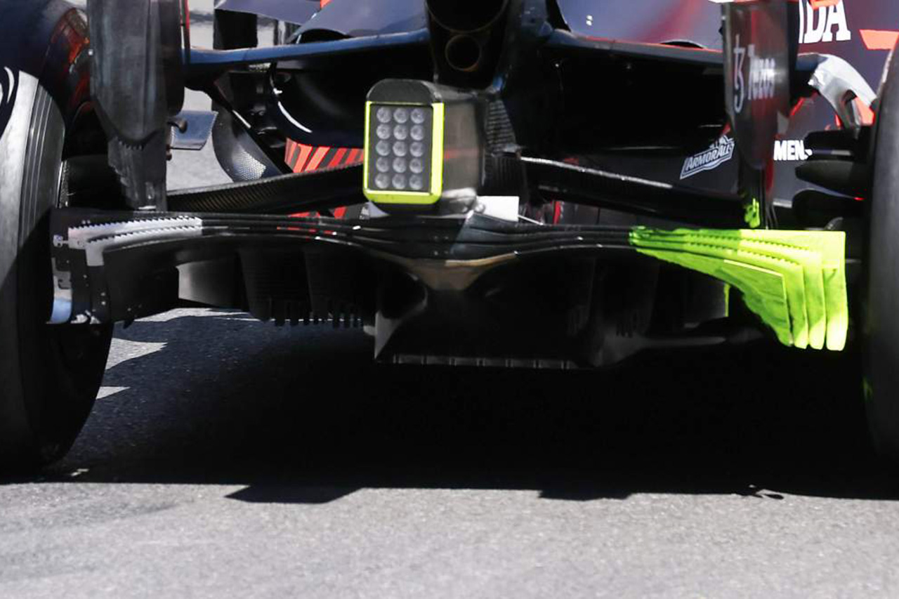 レッドブル・ホンダF1、ディフューザー上部に鋸歯状のスロットを追加