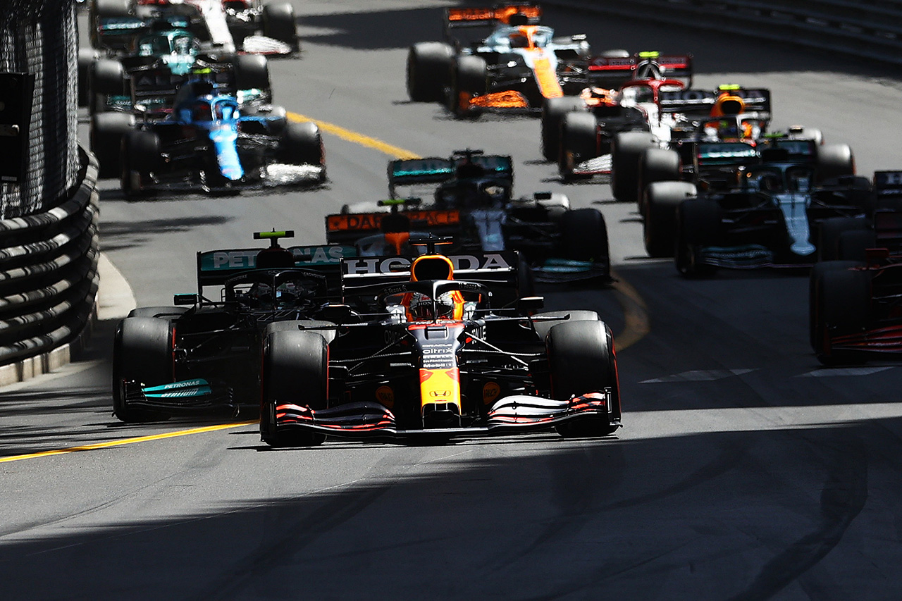 レッドブル・ホンダF1 「プレッシャーがかかればメルセデスでもミスを犯す」