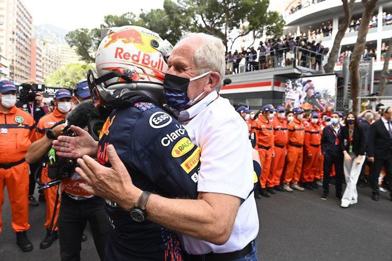 レッドブルF1幹部 「メルセデスの警告ベルがあちこちで鳴っていた」