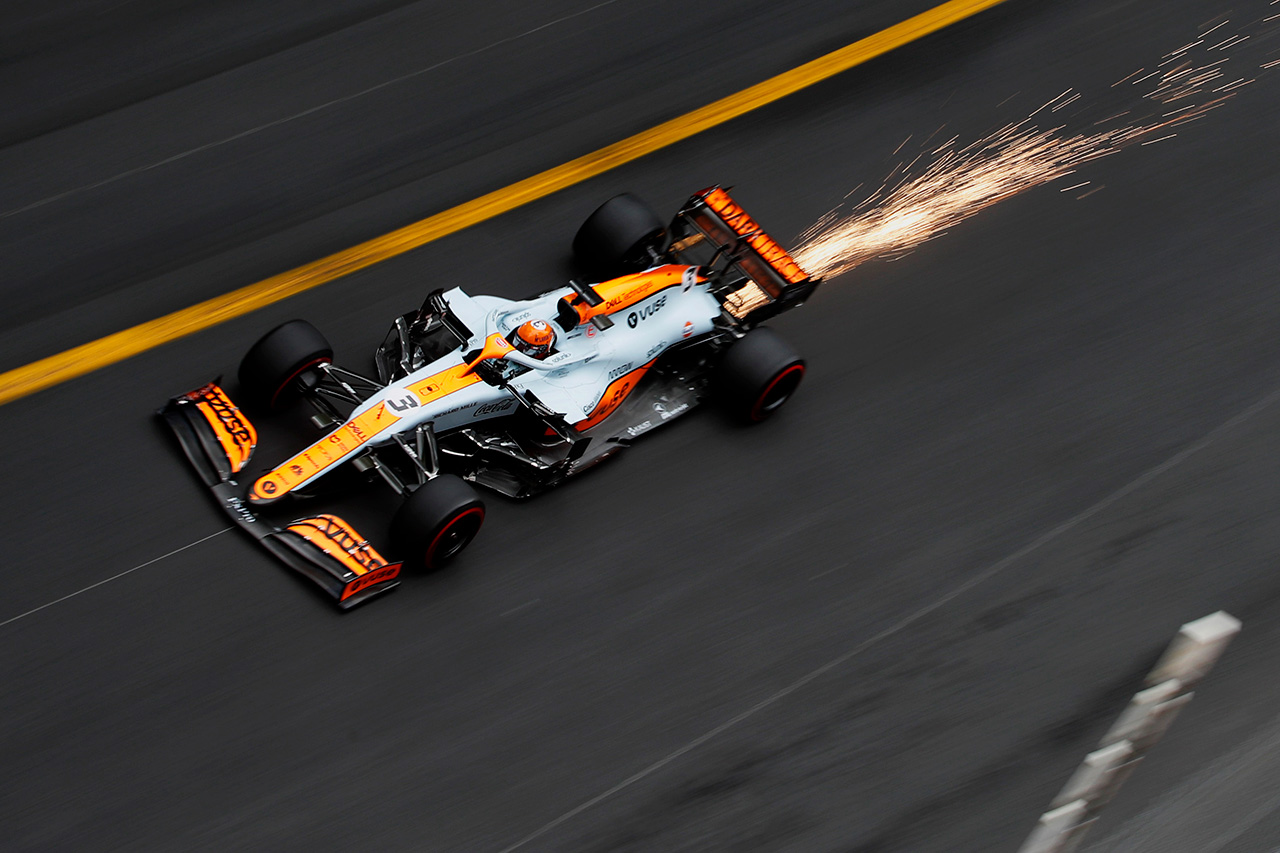 マクラーレンF1 「MCL35Mはリカルドにとって不自然な運転方法が必要」