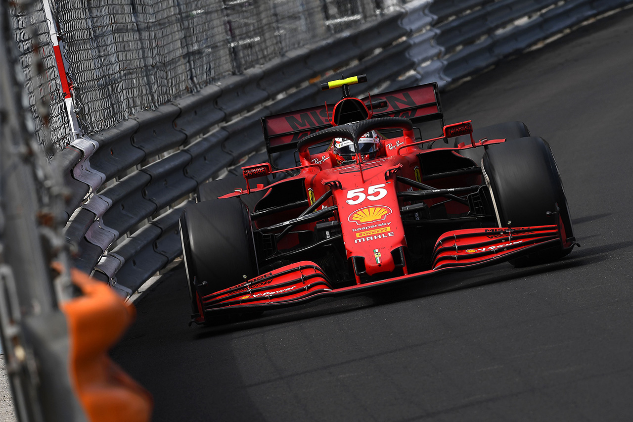 カルロス・サインツ 「フェラーリのF1マシンに合わせて走り方を変えた」