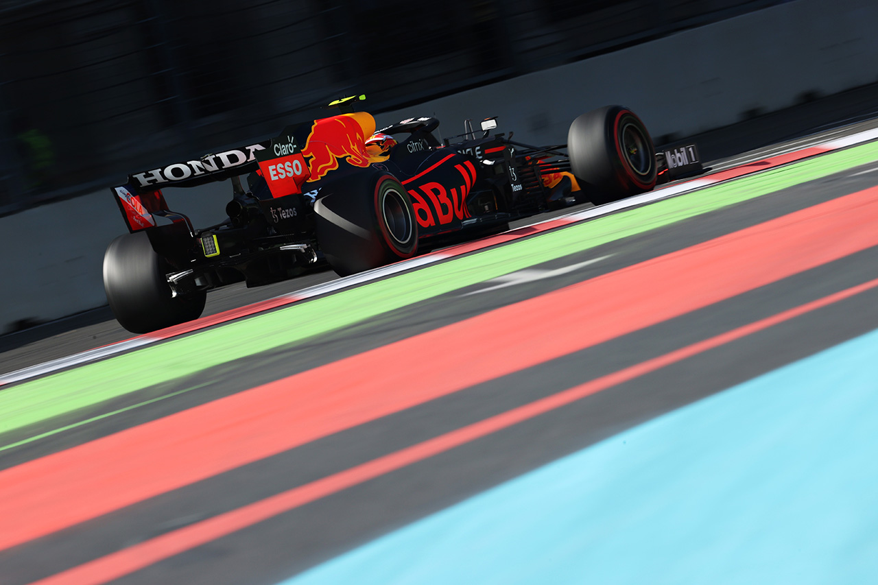 F1:レッドブル vs メルセデス、“曲がる”ウイングについてお互い引かず