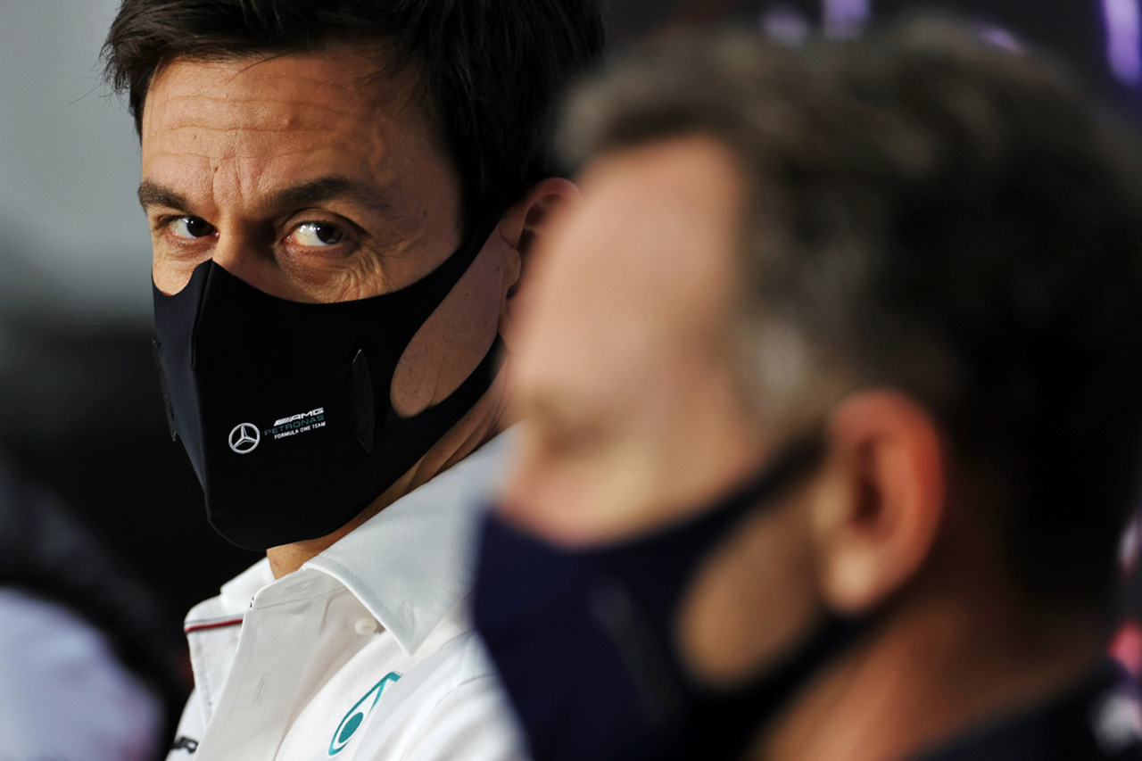 メルセデスF1代表 「ホーナーはカメラに映りたいだけのおしゃべり」