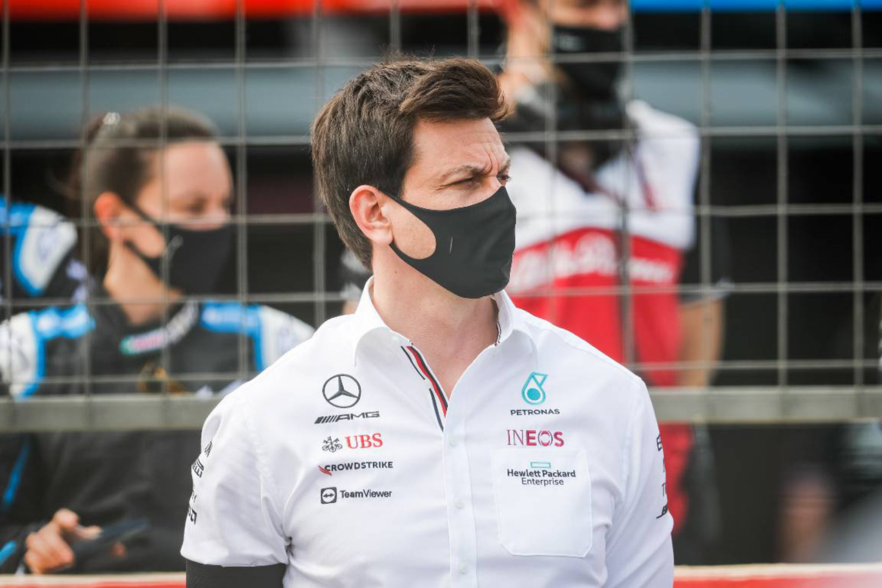 レッドブルF1代表、チームを酷評したメルセデスF1代表に驚き