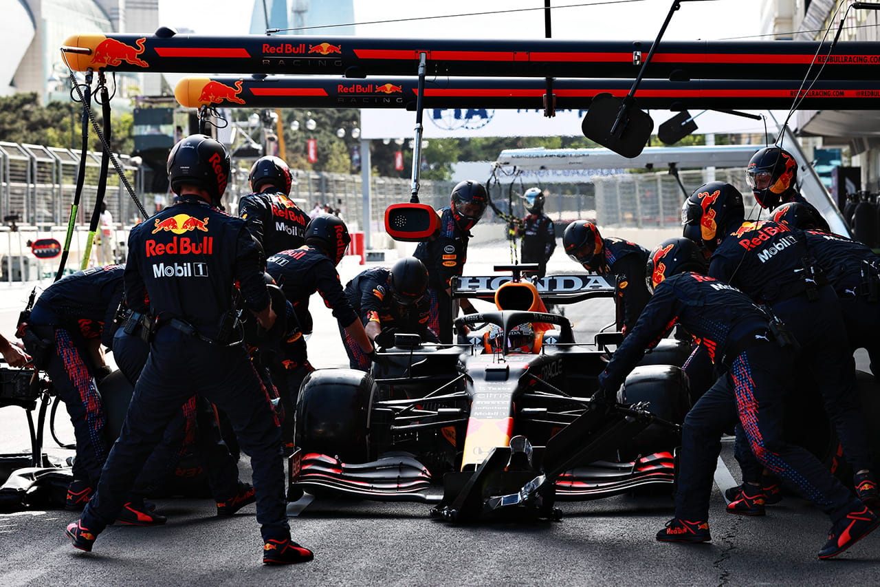 レッドブル・ホンダF1、実はバクーで“曲がる”リアウイングは対応済