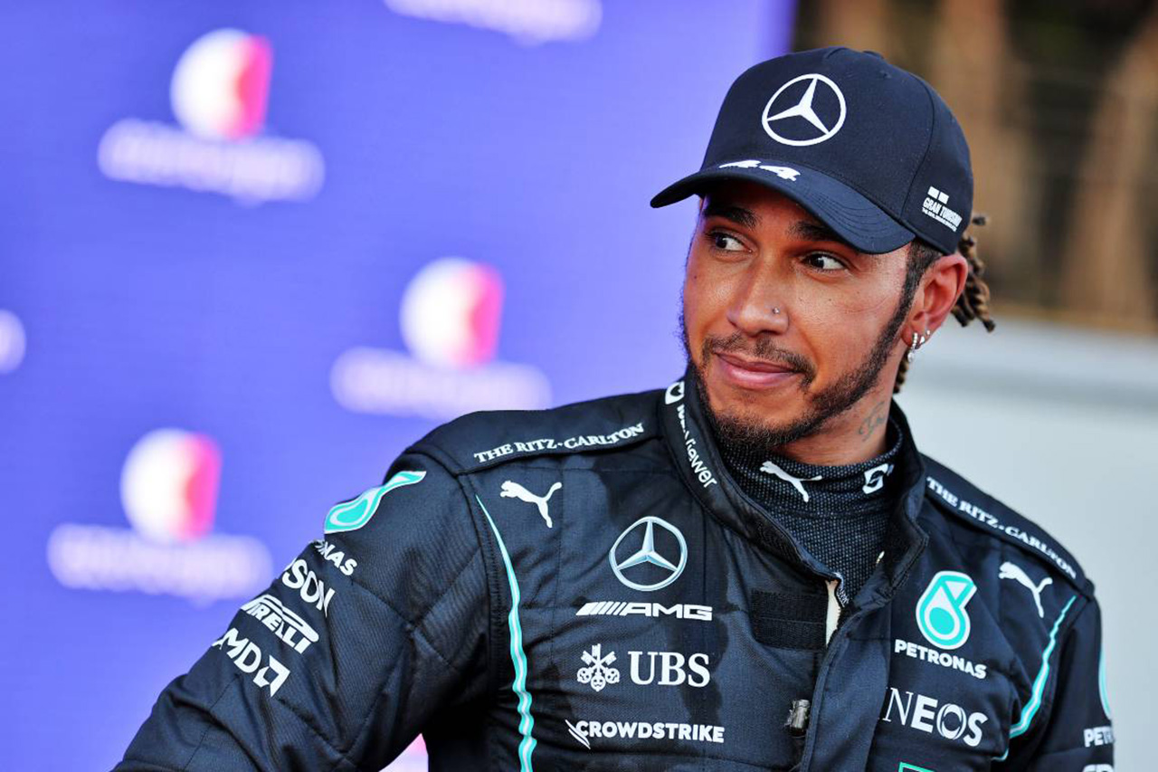 ハミルトン、メルセデスF1との2022年契約は基本給の減額+ボーナス2倍?