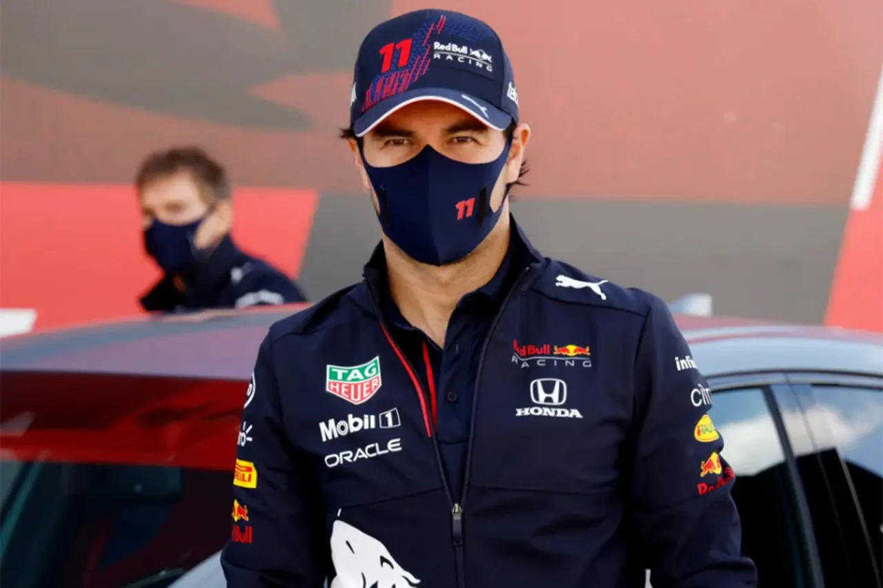 セルジオ・ペレスの父親、マクラーレンF1を批判「レッドブルとは正反対」