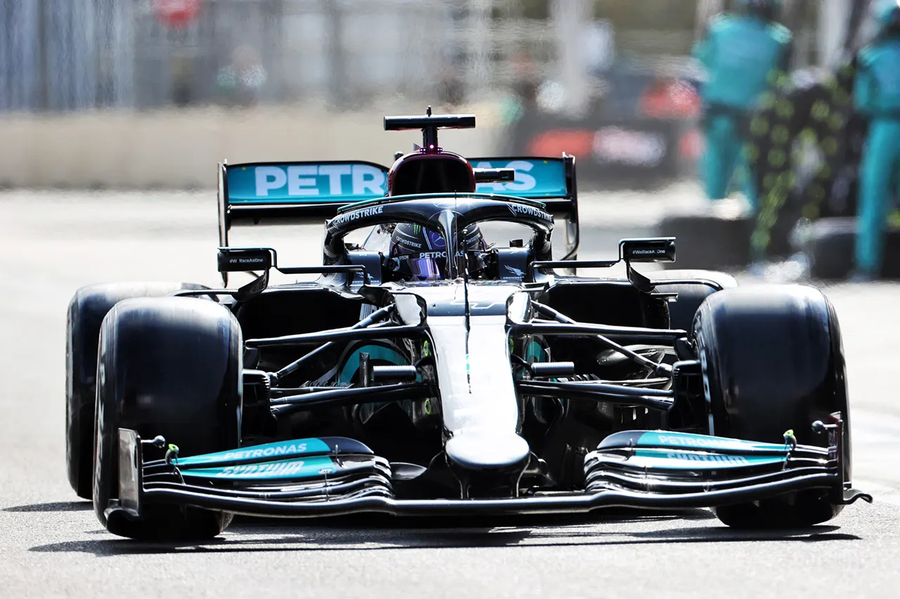 メルセデスF1、フランスGPでハミルトンとボッタスのシャシーを入れ替え