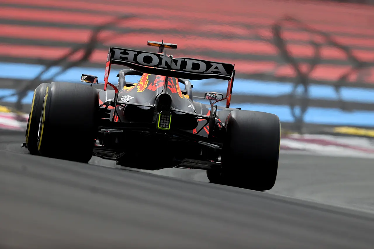 レッドブル・ホンダF1分析：ローダウンフォースのリアウイング選択が奏功