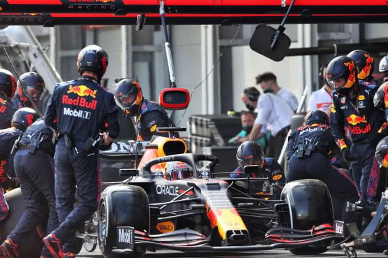 メルセデスF1、今度はレッドブルのピットストップ装置にイチャモン？