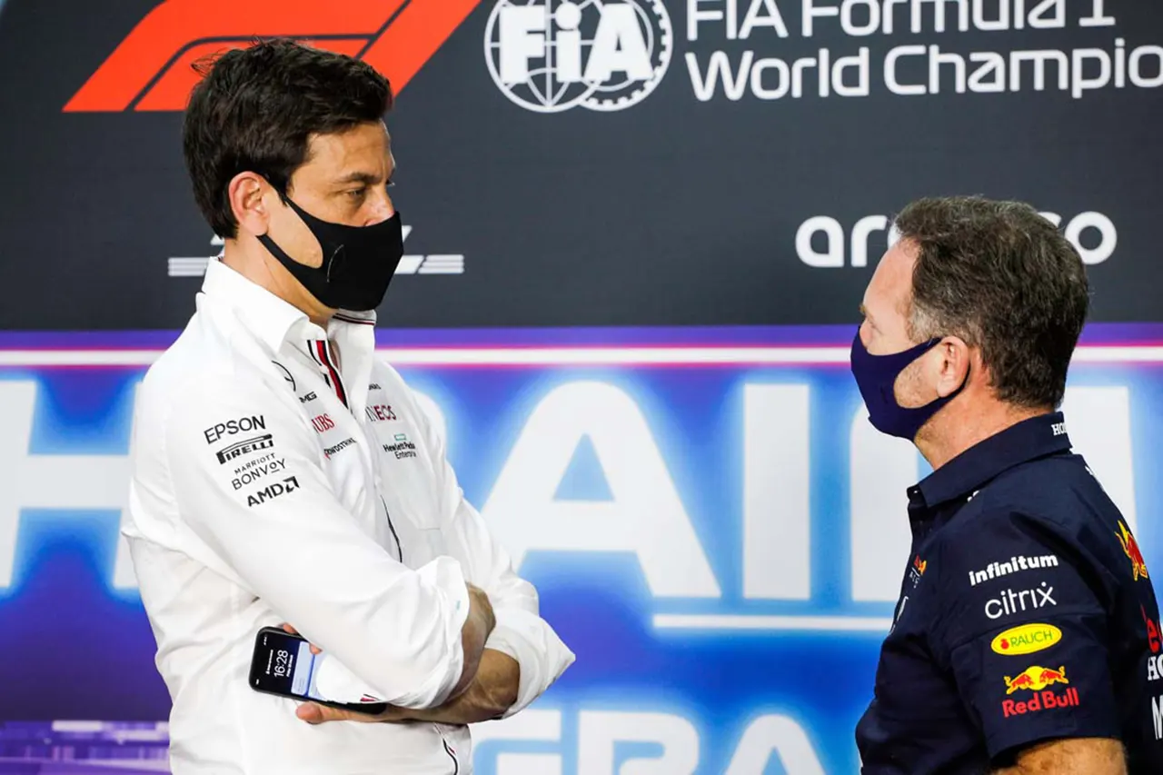 レッドブル・ホンダF1代表 「メルセデスのエンジン戦略は予想外」
