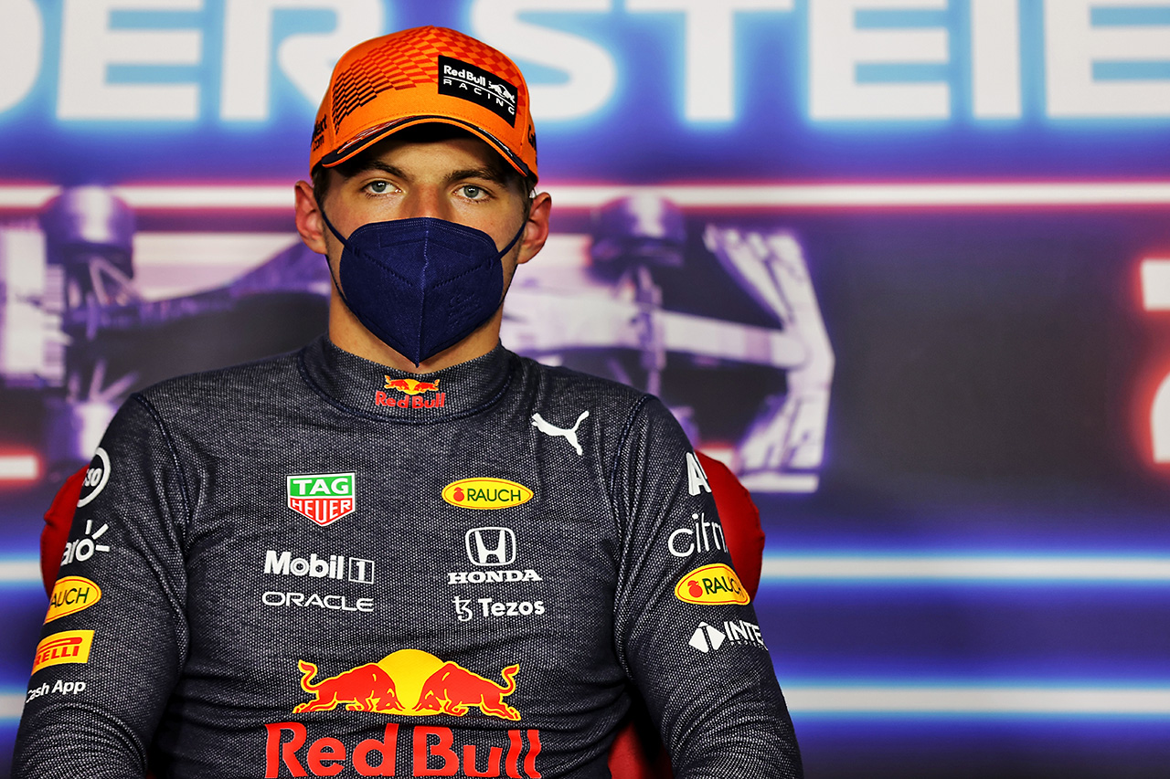 フェルスタッペン 「リアウイングの違いをプリントアウトして配ろうと思う」