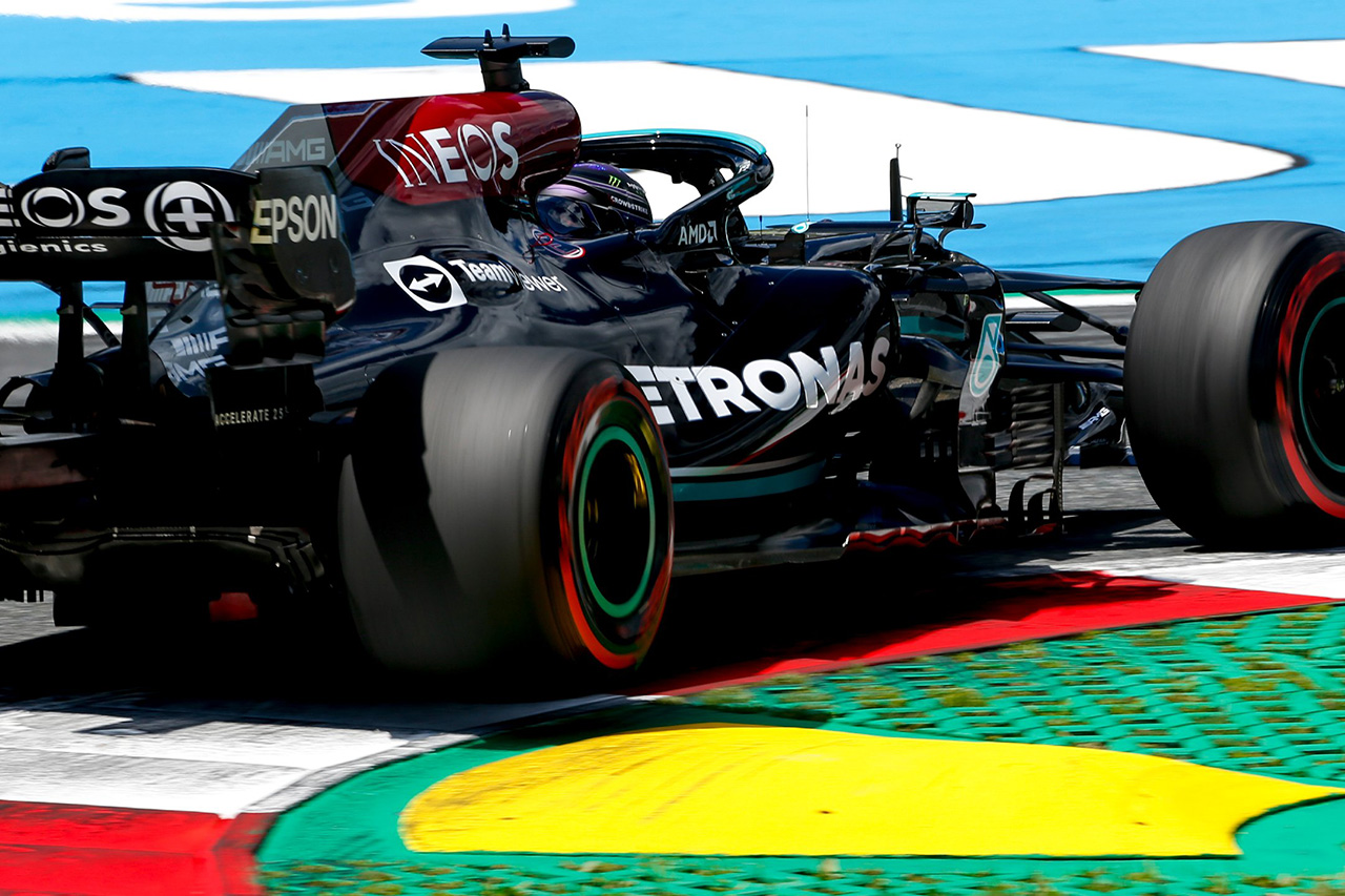 メルセデスF1が“バーンドア”リアウイングをすぐに捨てない理由