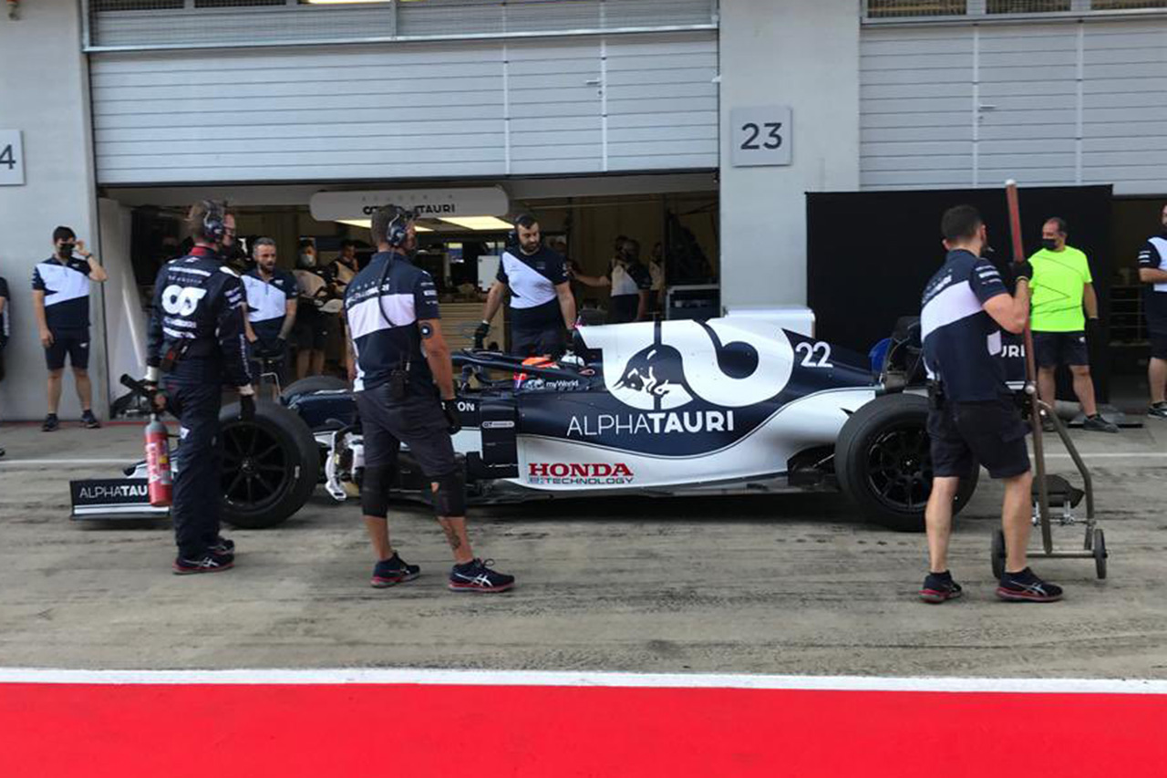 角田裕毅、18インチの2022年F1タイヤで131周を走破