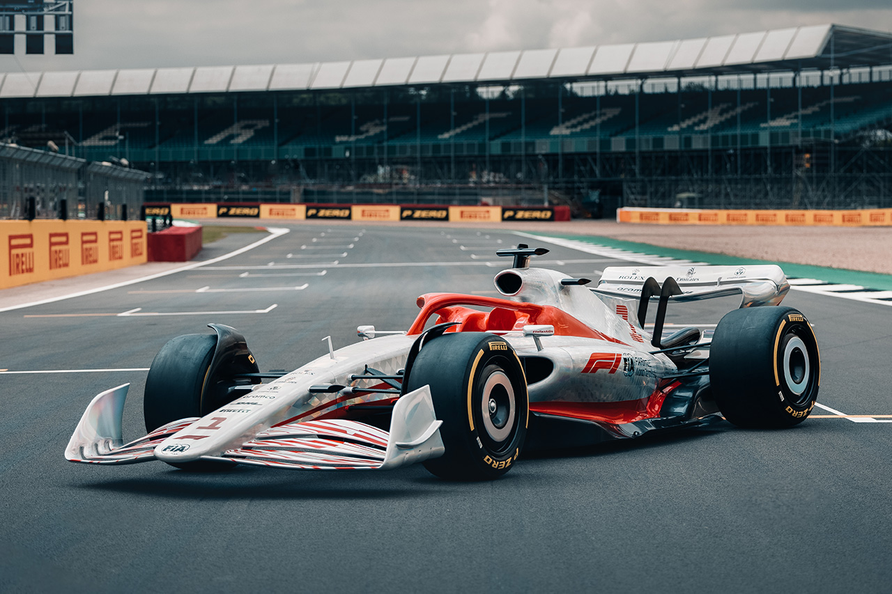 F1、2022年導入の次世代マシンを披露 「史上最も未来的なレースカー」