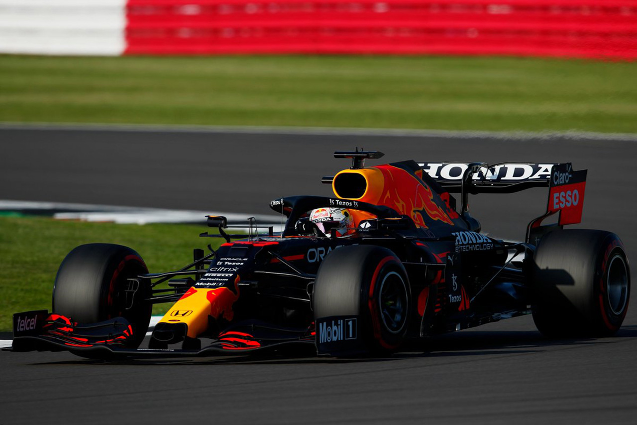 レッドブルF1のフェルスタッペンがトップも駆け引きのセッション