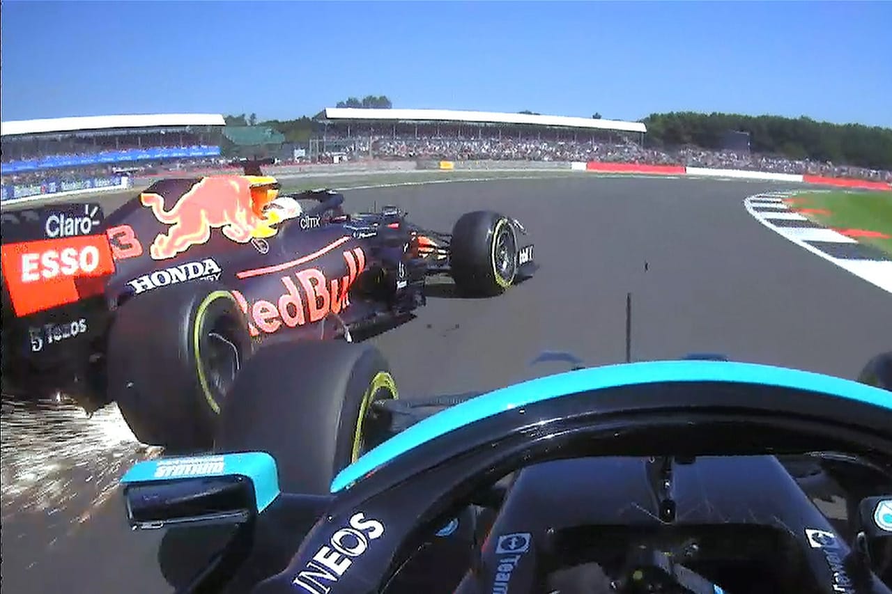 レッドブルF1代表、激怒 「コプスはホイールを入れてはいけないコーナー」