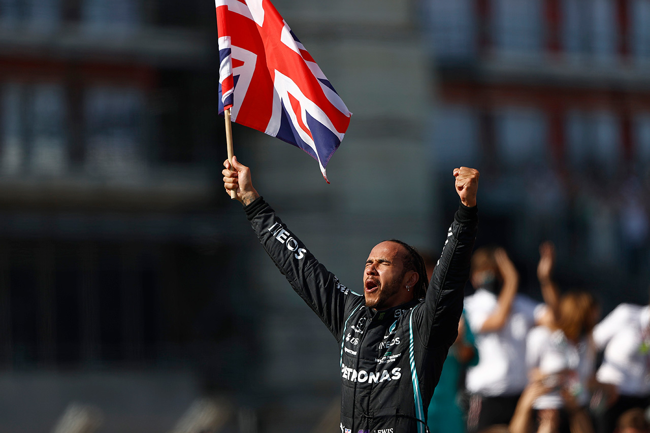 問題視されるルイス・ハミルトンのF1イギリスGP優勝後のお祝い