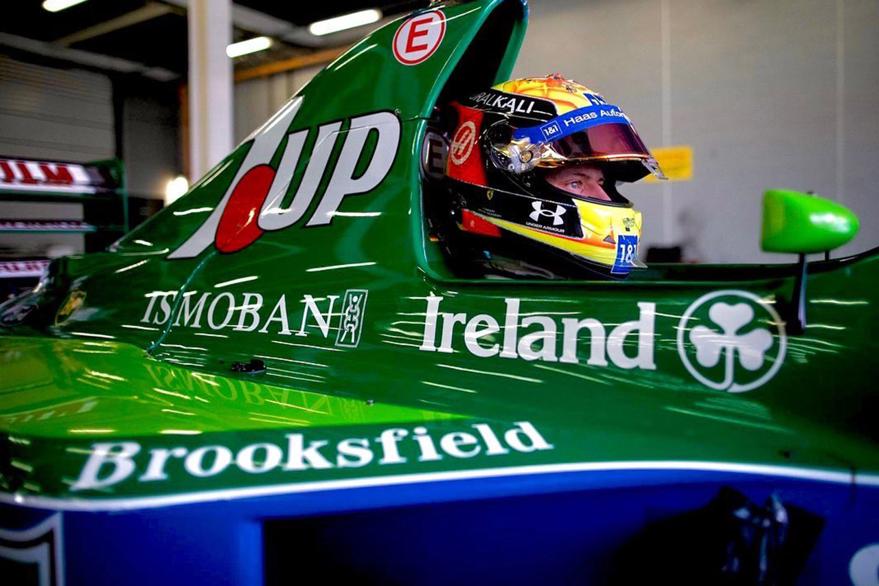ミック・シューマッハ、父がF1デビューしたジョーダン191でデモ走行