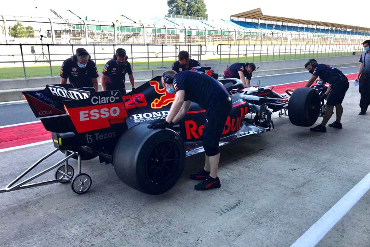 レッドブル・ホンダF1を含めた3チームが18インチタイヤのテストを完了